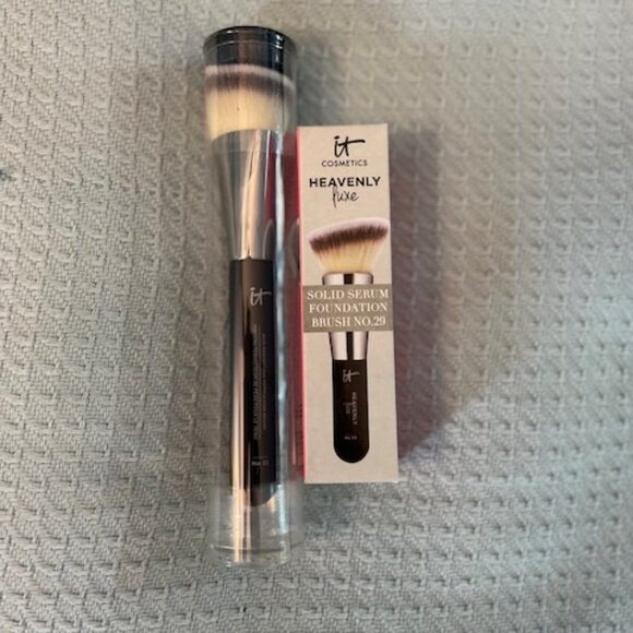 it cosmetics Other - IT Cosmetics Heavenly Skin Perfection Complexion Brush #22 Make Up Brush BUNDLE